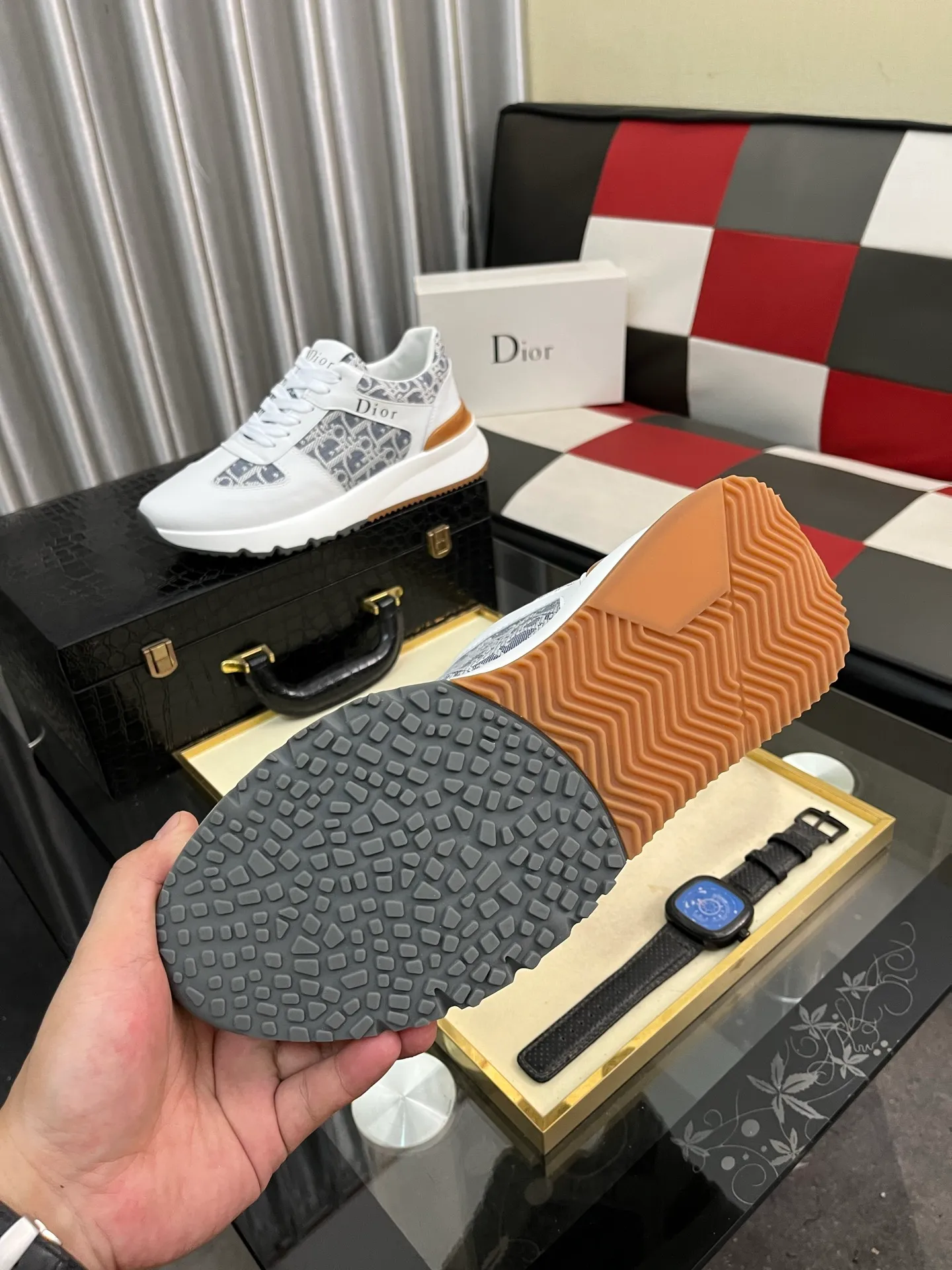 Men's Men's Shoes 💰458⌚️⌚️Dior [Dior] men's casual and trendy shoes are on the market! Strong British fashion style, the upper is made of nubuck leather with printed fabrics, comfortable pigskin lining, and original molded outsole. Designed by European and American masters, the perfect shape creates high quality, super versatile and very comfortable. High-end without losing taste, fashionable and novel! Code number: 38～443️⃣Colors available